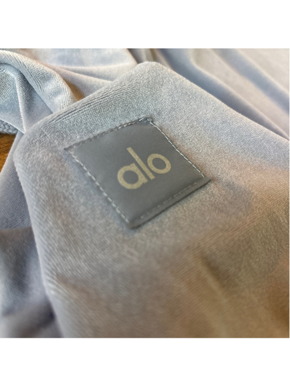 Alo Yoga Velour glimmer Full -Zip Hoodie cropped - Picture 3 of 6
